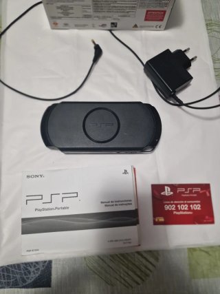 Consola Sony PSP Street (PSP-E1004) Buen estado