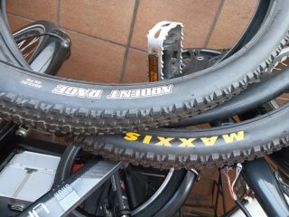 Pareja de Cubiertas Maxxis Ardent Race 29x2.20