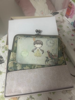 Monedero nuevo con diseño de niña y pájaro