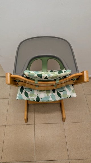 Trona Stokke Trona de madera y textil
