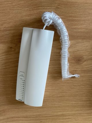 Telefonillo Tegui T-75E, de color blanco.