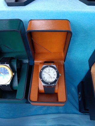 Reloj Hublot con caja