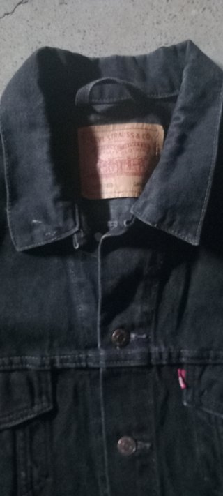 Cazadora Levi's Negra. Talla grande.