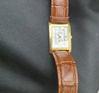 Reloj Lotus Rectangular de oro con correa de piel