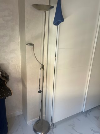 Lámpara de pie moderna metal y plástico