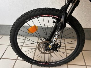 Bicicleta MTB doble suspensión con cesta – Shimano