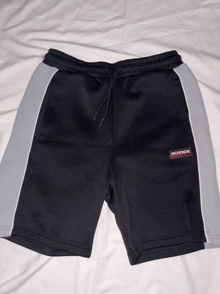Pantalón corto McKenzie negro y gris