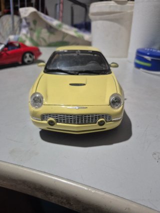Maqueta Ford Thunderbird 1:18