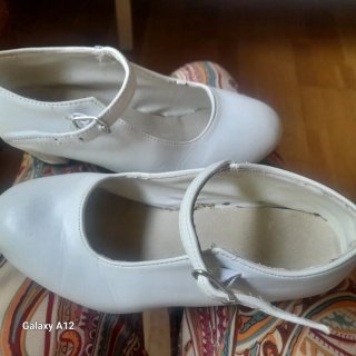 Zapatos blancos niña tacón talla 30