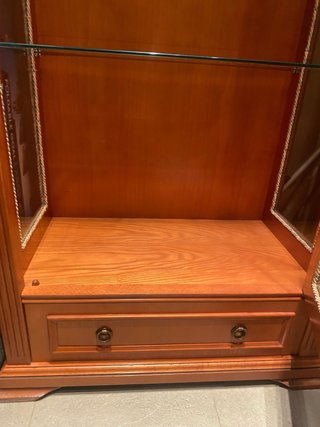 Vitrina de madera clásica