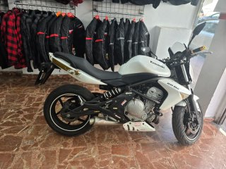 Moto Naked Kawasaki Blanca
