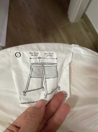 Cuna de bebé con ruedas, se vende con el colchón.