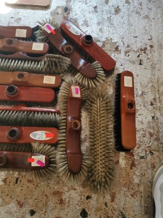 Lote de 13 Cepillos para Escoba