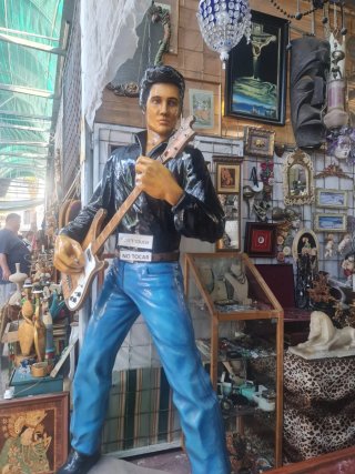 Figura Elvis Fibra Vidrio 2,35m