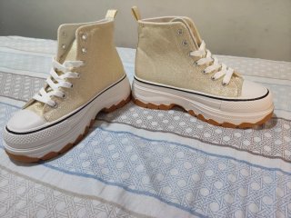 Zapatillas Deportivas Doradas tipo converse