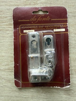 Cerrojo con Cadena de Seguridad