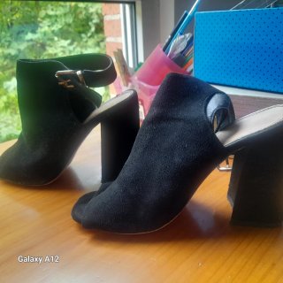 Sandalias botín tacón grueso