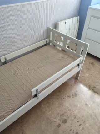 Cama infantil blanca IKEA