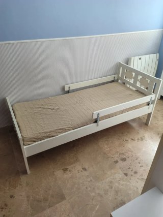 Cama infantil blanca IKEA