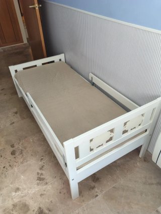 Cama infantil blanca IKEA