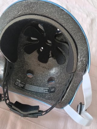 Casco infantil azul Olsson