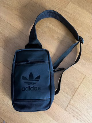 Mochila bandolera Adidas negra