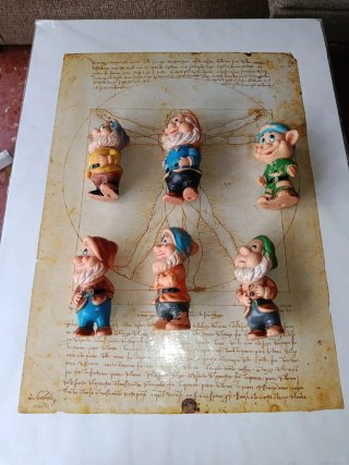 Vecchie bambole gnomi in miniatura
