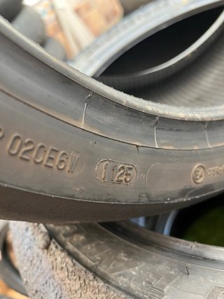 Pareja neumáticos continental y Pirelli