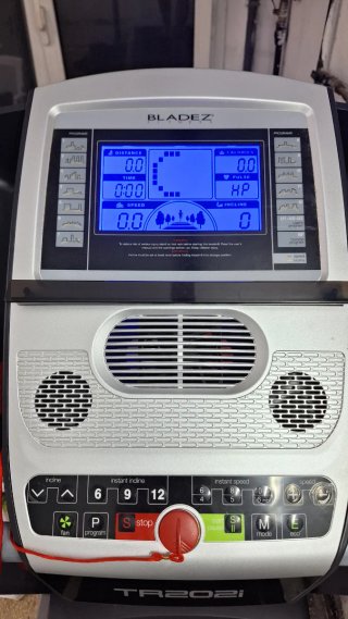 Cinta de Correr E-Aike TR202i Bladez Fitness