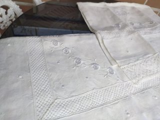Precioso Juego de cama lino bordado.