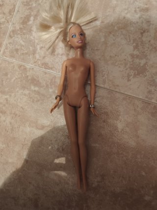 Muñeca Barbie sin ropa