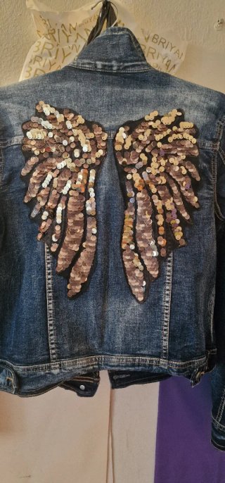 Chaqueta Denim con Alas de Lentejuelas