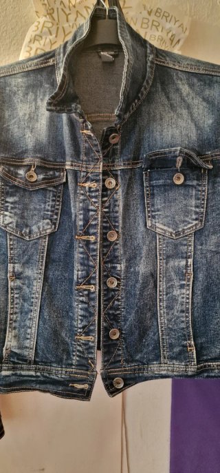 Chaqueta Denim con Alas de Lentejuelas