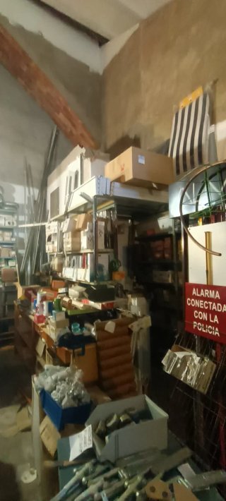 Liquidación Ferretería: Stock 125m², Mobiliario