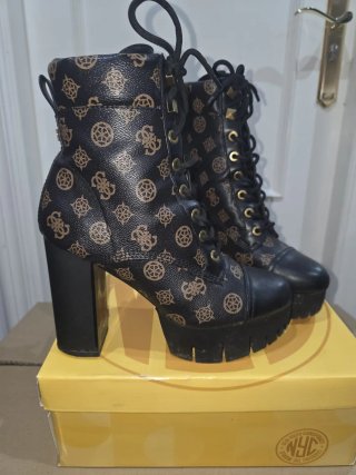 Botín Guess Tacón Alto Negro Marrón