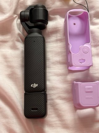 DJI Osmo Pocket 3 con accesorios