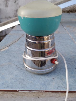 Molinillo de café antiguo URM