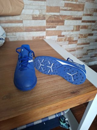 Botas de fútbol azules talla 35