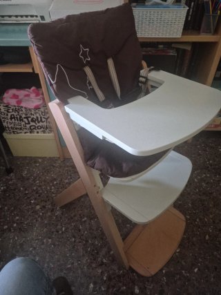 Trona de madera