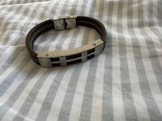 Pulsera de cuero y acero inoxidable