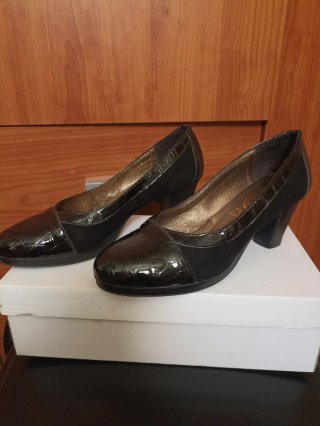 Zapatos de salón de piel negros