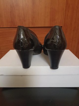 Zapatos de salón de piel negros