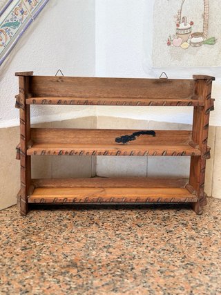 Estantería de madera pequeña