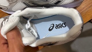 Asics grises y plateadas