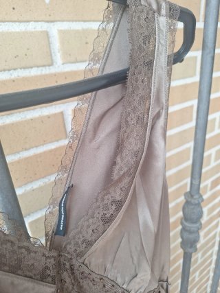 Vestido lencero de raso marrón