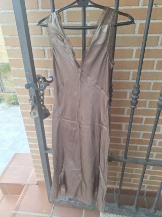 Vestido lencero de raso marrón