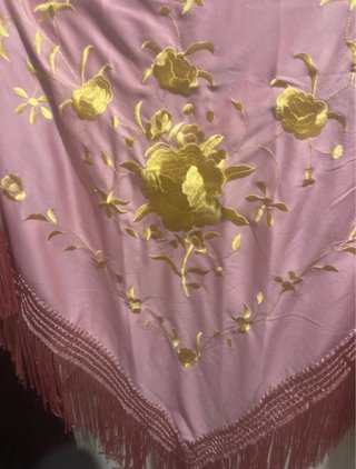 Mantón de Flamenca Rosa y Dorado