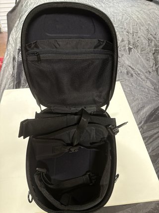 Maleta depósito GIVI imantada negra+guantes