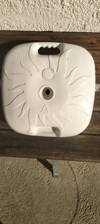 Base per ombrellone in plastica bianca