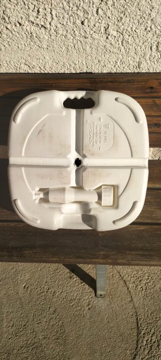 Base per ombrellone in plastica bianca